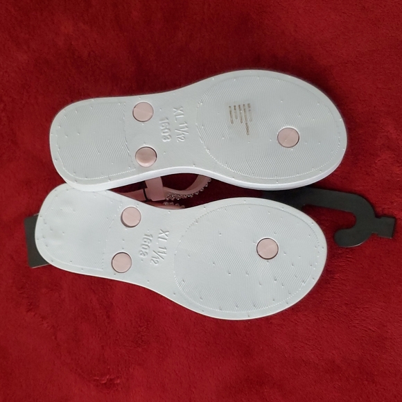 🛑NWOT bebe girls Blush TStrap Sandal Size 11/12 - Picture 7 of 8